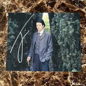 JOSEPH QUINN AUTOGRAPH